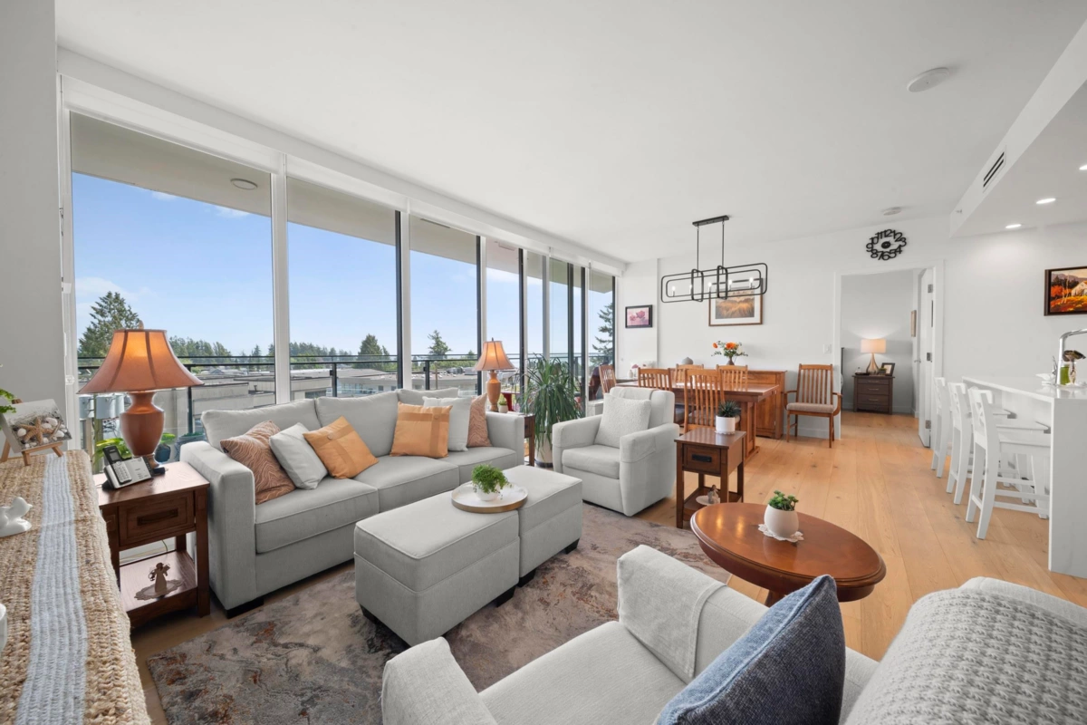 Family Room Photo of 404 1439 George Street, White Rock, BC