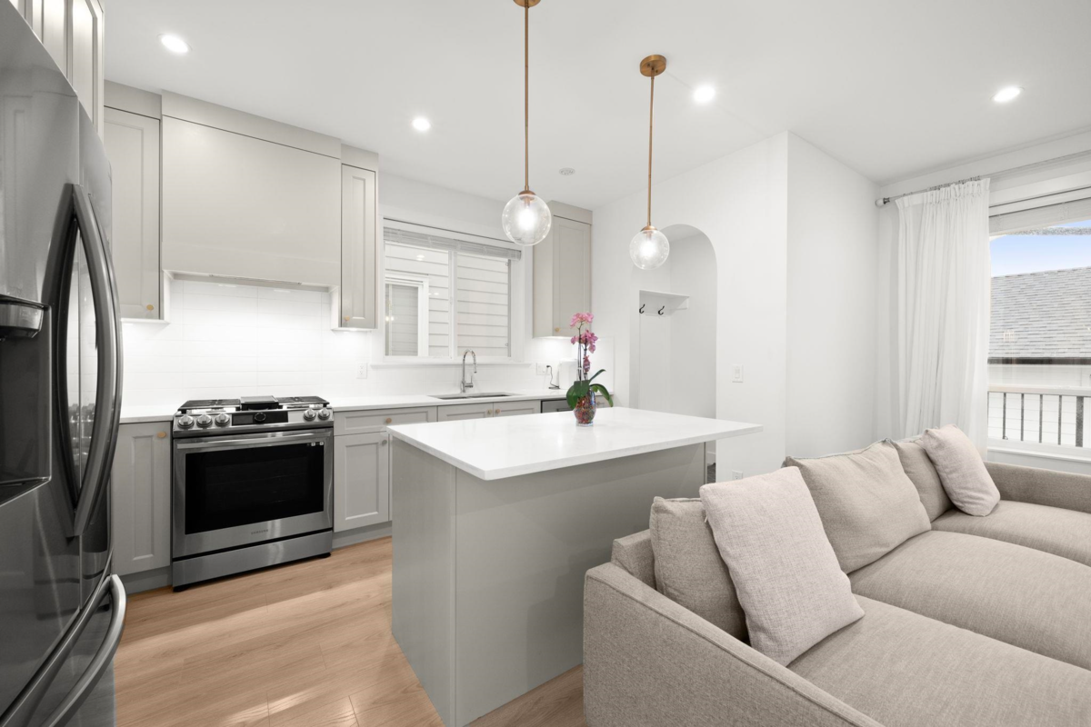Dining Area Photo of 16782 21a Avenue, Surrey, BC