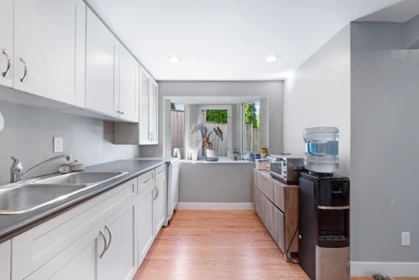 Hallway Photo of 11850 Greenhaven Court, Pitt Meadows, BC