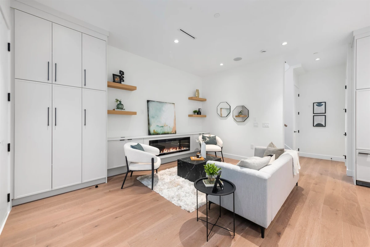 Dining Area Photo of 1 878 E 37 Avenue, Vancouver, BC