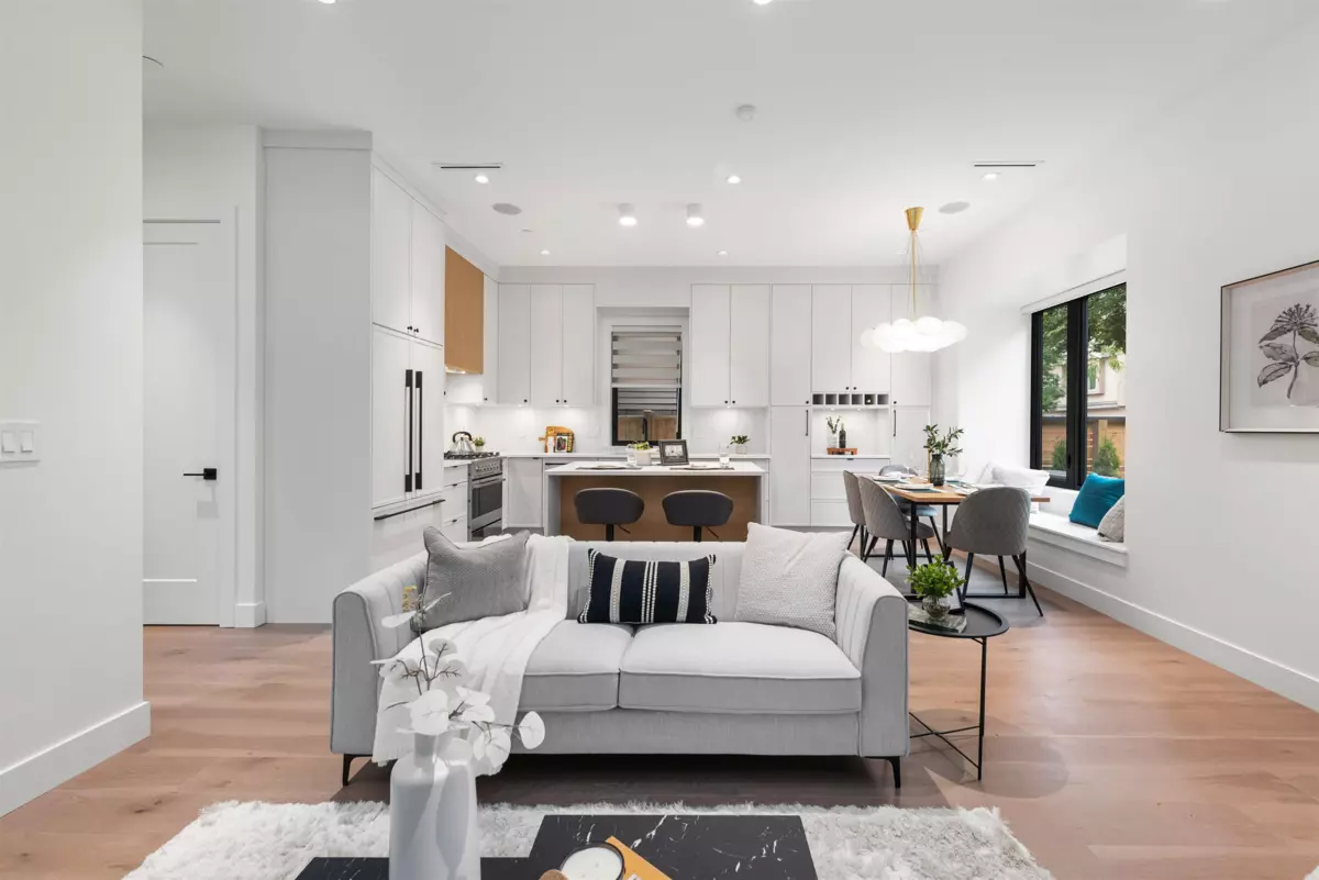 Living Room Photo of 1 878 E 37 Avenue, Vancouver, BC
