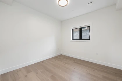 Laundry Room Photo of 1 878 E 37 Avenue, Vancouver, BC