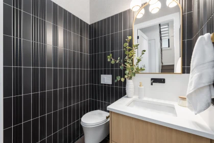 Powder Room Photo of 1 878 E 37 Avenue, Vancouver, BC