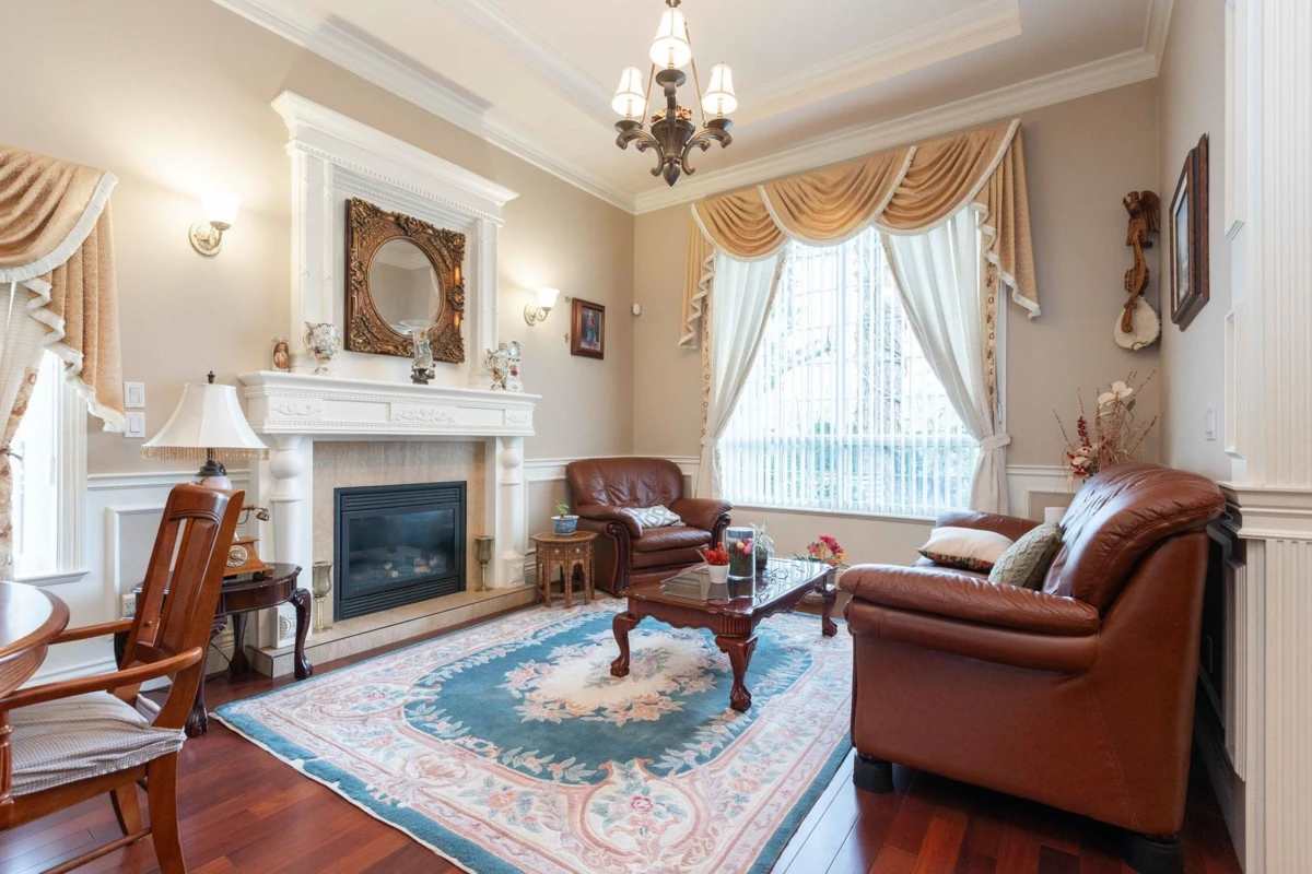 Living Room Photo of 16371 108 Avenue, Surrey, BC