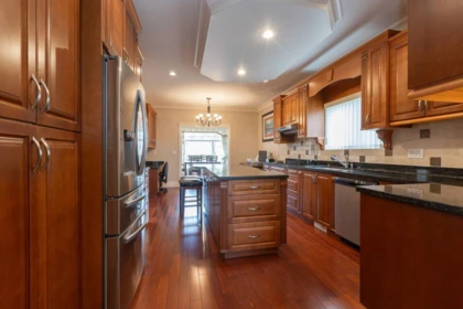 Kitchen Island Photo of 16371 108 Avenue, Surrey, BC
