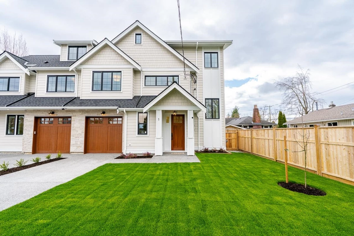 Family Room Photo of 1 5411 Crescent Drive, Delta, BC
