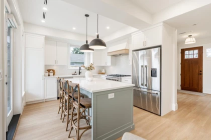 Kitchen Island Photo of 1 5411 Crescent Drive, Delta, BC