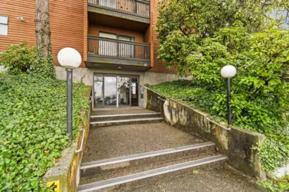 Entry Foyer Photo of 104 37 Agnes Street, New Westminster, BC
