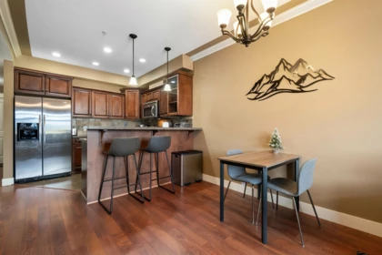 Kitchen Island Photo of 207 45893 Chesterfield Avenue, Chilliwack, BC