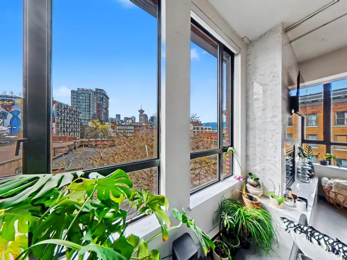 Living Room Photo of 501 28 Powell Street, Vancouver, BC