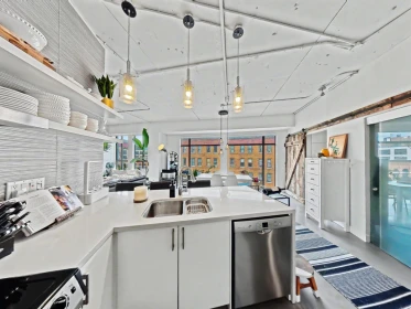 Kitchen Island Photo of 501 28 Powell Street, Vancouver, BC