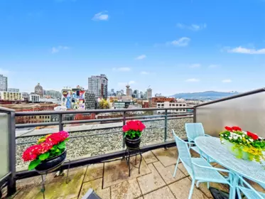 Loft / Bonus Room Photo of 501 28 Powell Street, Vancouver, BC