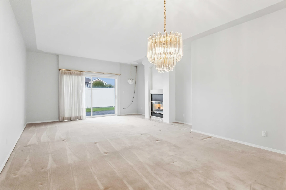 Living Room Photo of 112 46385 First Avenue, Chilliwack, BC