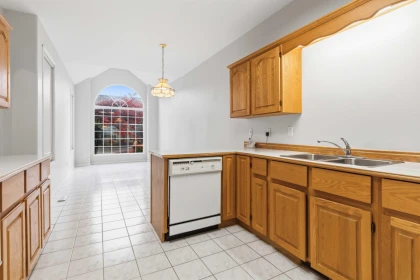 Kitchen Island Photo of 112 46385 First Avenue, Chilliwack, BC