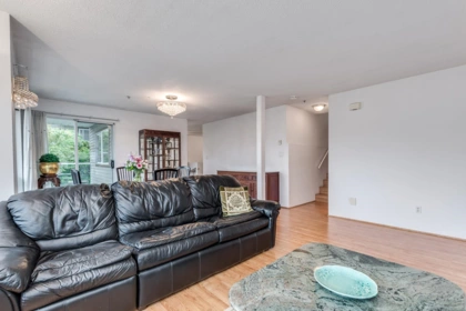 Kitchen Photo of 1143 O'flaherty Gate, Port Coquitlam, BC