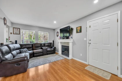 Kitchen Island Photo of 22 3270 Blue Jay Street, Abbotsford, BC