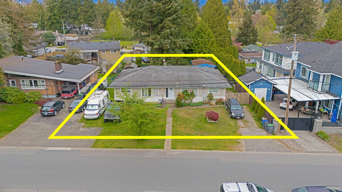 Family Room Photo of A&B 12569 99 Avenue, Surrey, BC