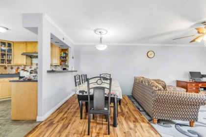 Kitchen Island Photo of 146 32550 Maclure Road, Abbotsford, BC