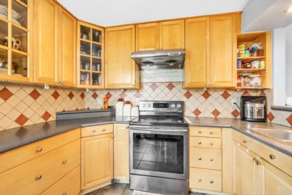 Walk-In Closet Photo of 146 32550 Maclure Road, Abbotsford, BC