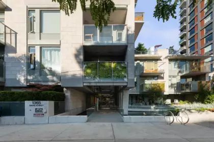 Entry Foyer Photo of 403 1365 Davie Street, Vancouver, BC