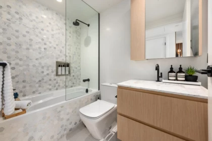 Walk-In Closet Photo of 403 1365 Davie Street, Vancouver, BC