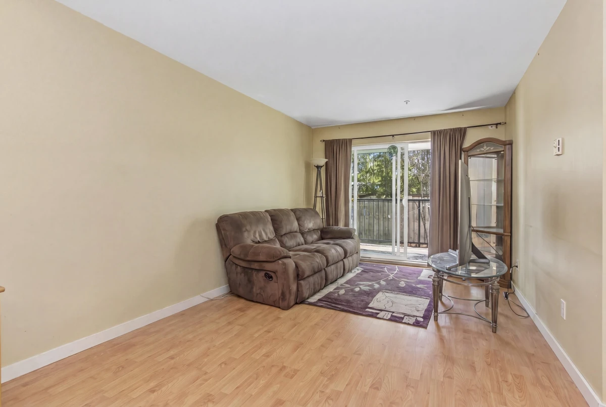 Dining Area Photo of E105 40180 Willow Crescent, Squamish, BC