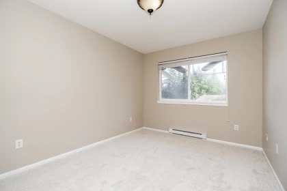 Entry Foyer Photo of 5 2351 Parkway Boulevard, Coquitlam, BC