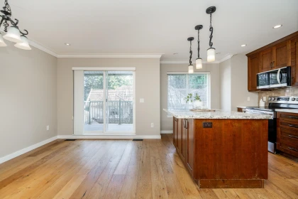 Kitchen Photo of 5 2351 Parkway Boulevard, Coquitlam, BC