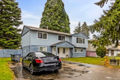 Staircase Photo of 12513 91 Avenue, Surrey, BC