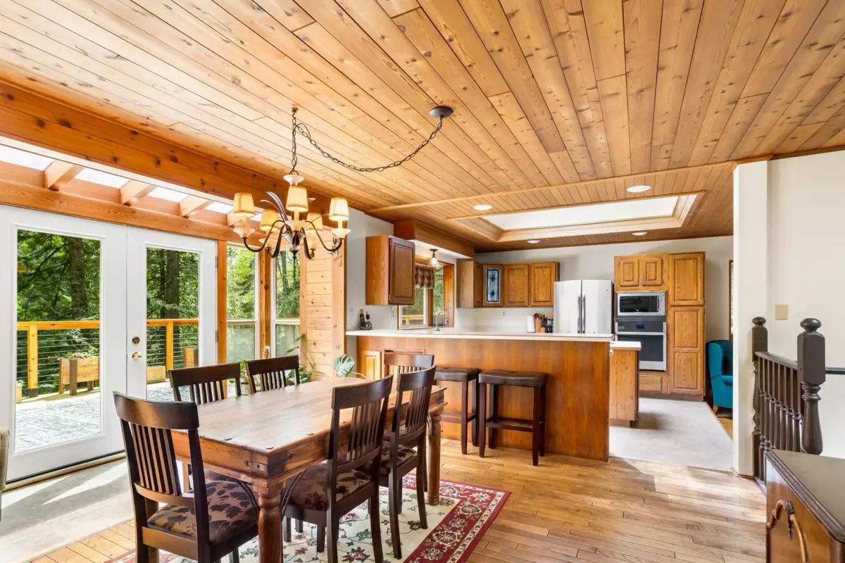 Dining Area Photo of 24400 130 Avenue, Maple Ridge, BC