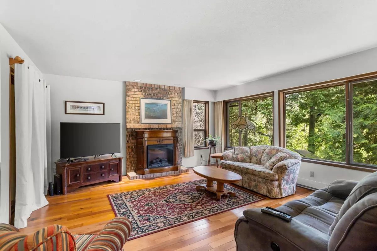 Living Room Photo of 24400 130 Avenue, Maple Ridge, BC