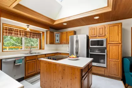 Kitchen Photo of 24400 130 Avenue, Maple Ridge, BC