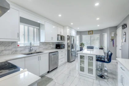 Basement Recreation Room Photo of 14076 72 Avenue, Surrey, BC