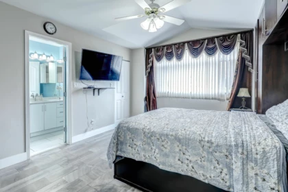 Hot Tub / Spa Photo of 14076 72 Avenue, Surrey, BC