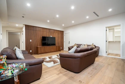 Hot Tub / Spa Photo of 13821 Malabar Avenue, White Rock, BC