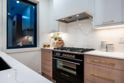 Kitchen Island Photo of 2 3345 W 13th Avenue, Vancouver, BC