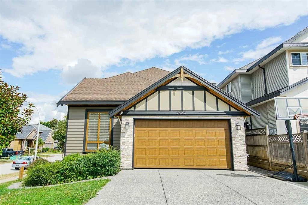 Family Room Photo of 7532 144a Street, Surrey, BC