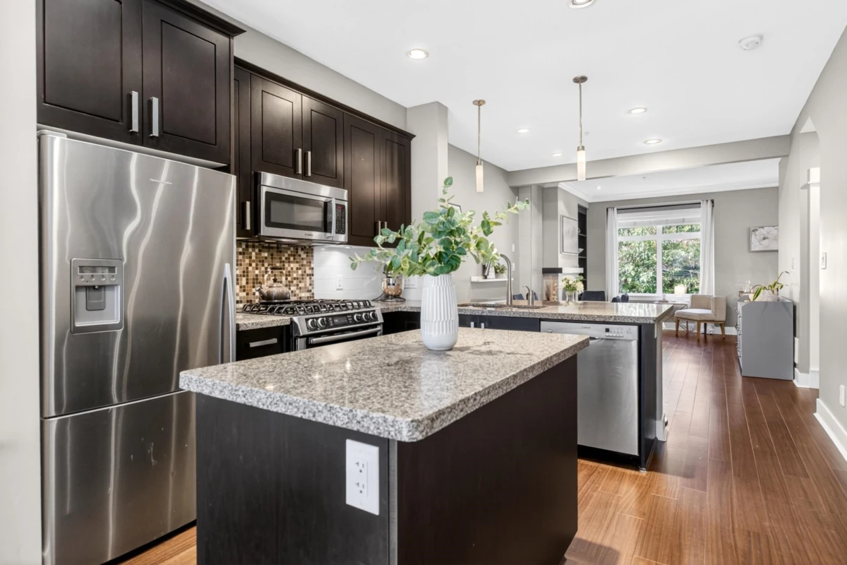 Family Room Photo of 42 2689 Parkway Drive, Surrey, BC