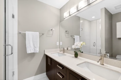 Guest Bathroom Photo of 42 2689 Parkway Drive, Surrey, BC