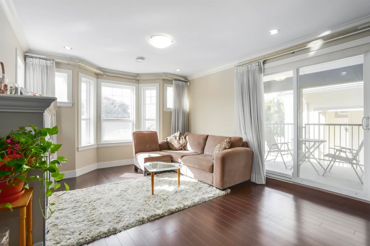Living Room Photo of 213 Hume Street, New Westminster, BC