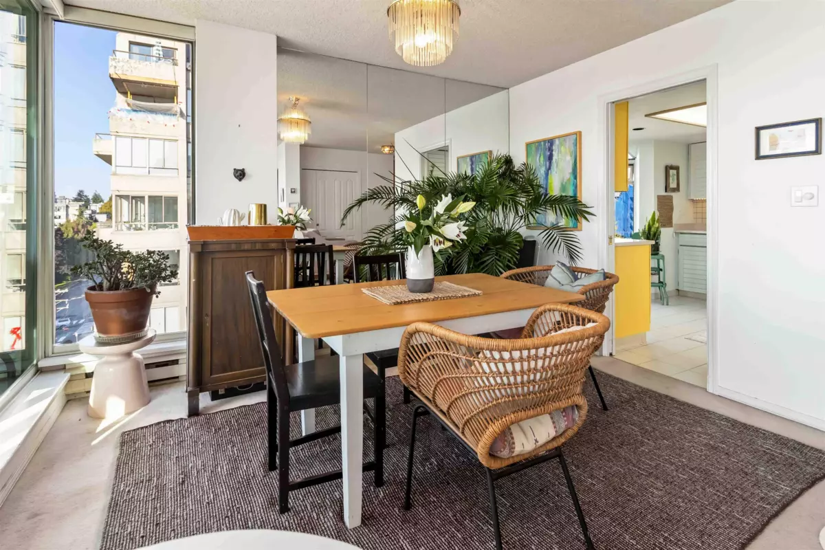 Family Room Photo of 802 1455 Duchess Avenue, West Vancouver, BC