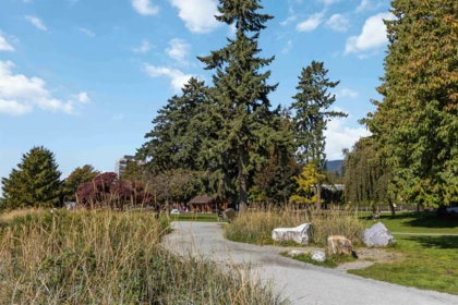 Backyard Photo of 802 1455 Duchess Avenue, West Vancouver, BC