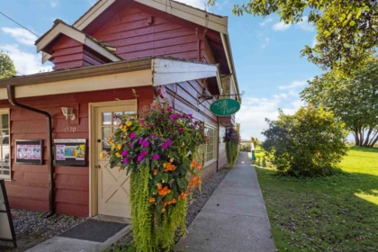 Front Yard Photo of 802 1455 Duchess Avenue, West Vancouver, BC