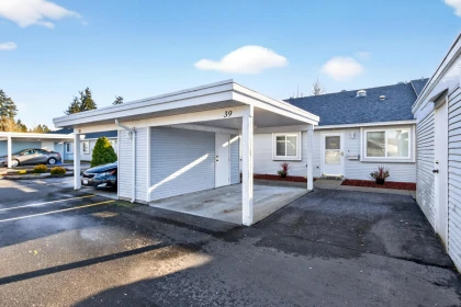 Mudroom Photo of 39 23580 Dewdney Trunk Road, Maple Ridge, BC