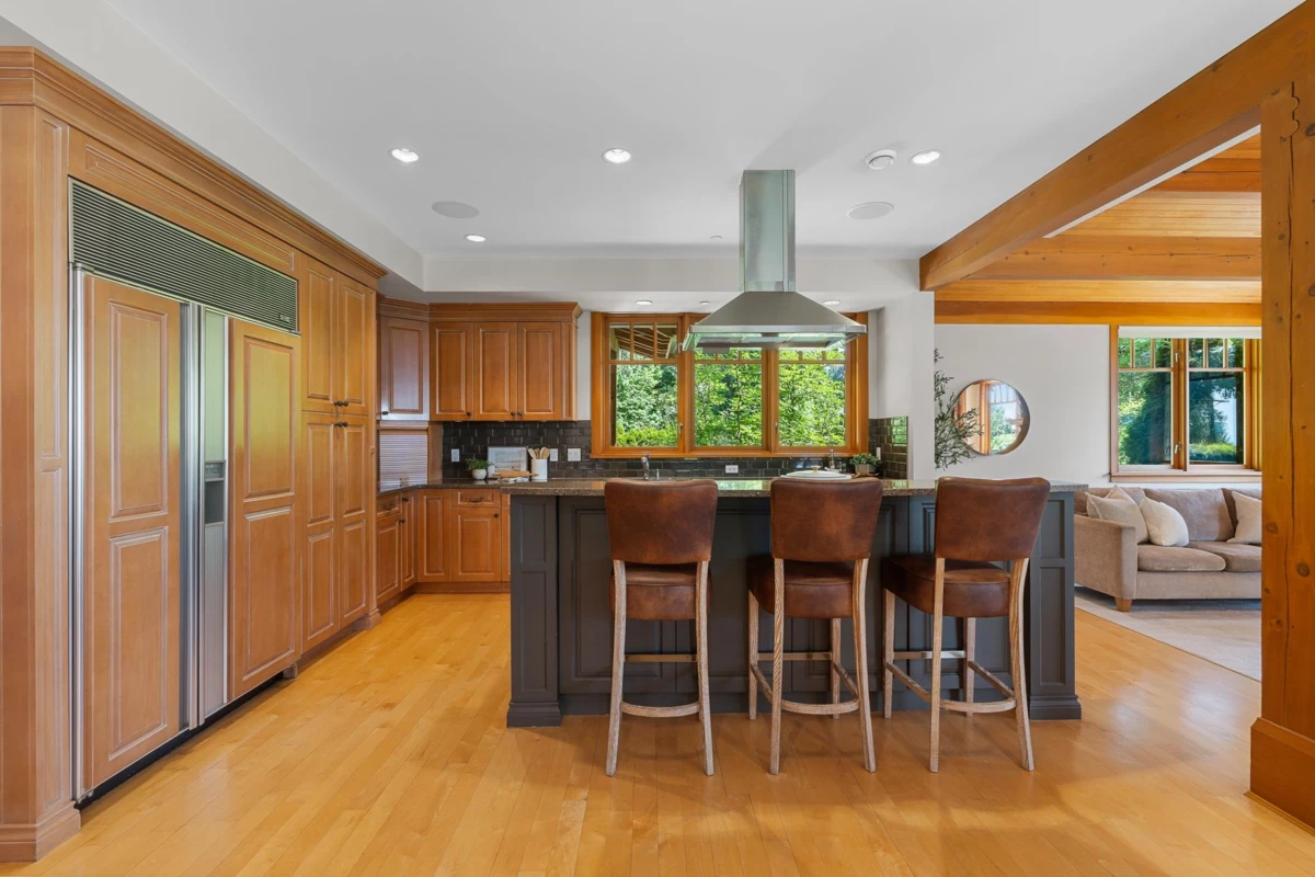 Dining Area Photo of 3091 Mathers Avenue, West Vancouver, BC