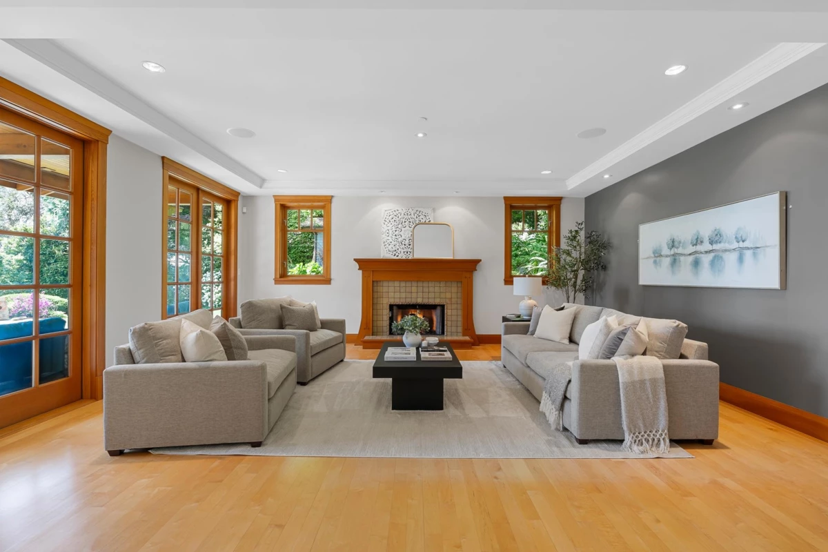 Living Room Photo of 3091 Mathers Avenue, West Vancouver, BC