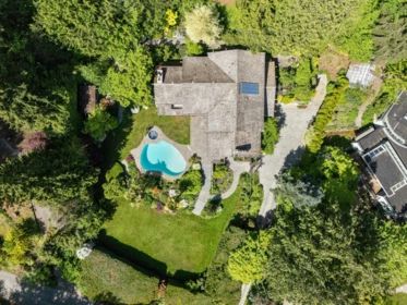 Backyard Photo of 3091 Mathers Avenue, West Vancouver, BC