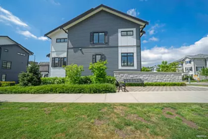 82 2075 Oak Meadows Drive, Surrey, BC, Surrey — Townhouse for sale