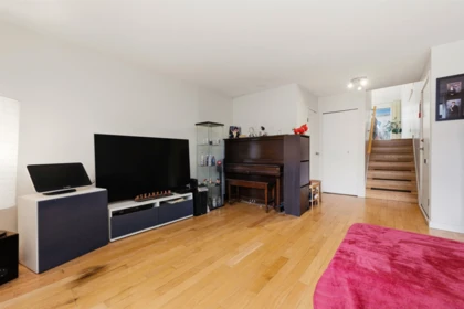 Primary Bedroom Photo of 774 Millbank, Vancouver, BC