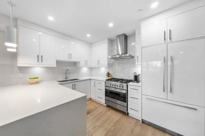 Kitchen Island Photo of 1758 E 14th Avenue, Vancouver, BC